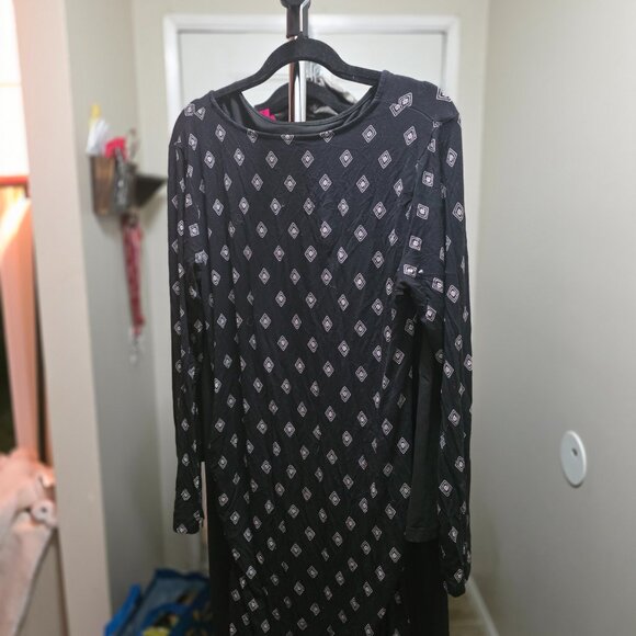 Boutique Maternity Wear Bundle – Designer Comfort Meets Everyday Elegance - Picture 5 of 15